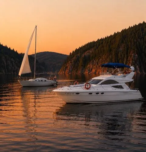 Яхты на закате на Красноярском море